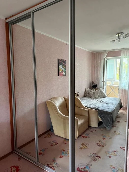 Продаж 2 кім. квартири на Алмазному.