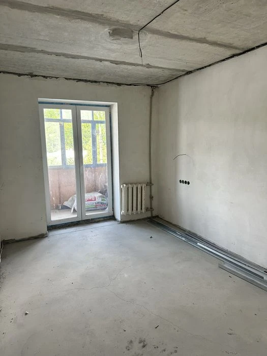 Selling a 3-bedroom apartment with finishing work, metro station, August 23
