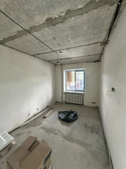 Selling a 3-bedroom apartment with finishing work, metro station, August 23
