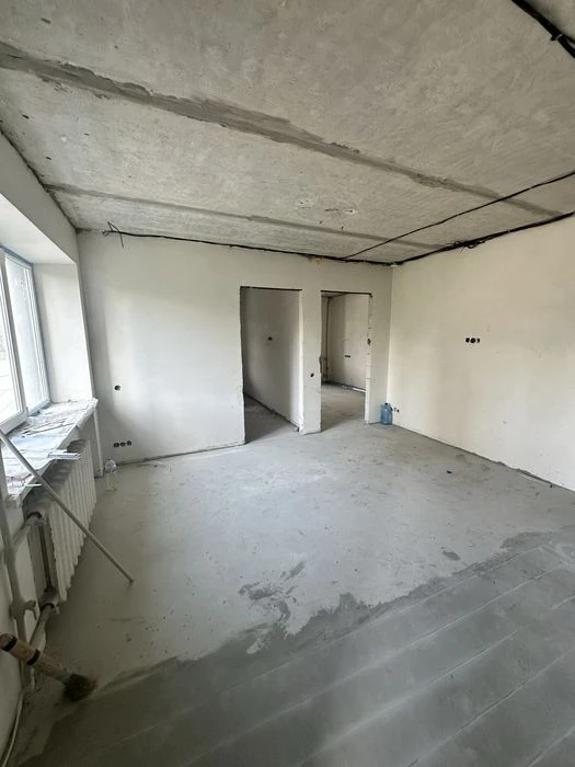 Selling a 3-bedroom apartment with finishing work, metro station, August 23