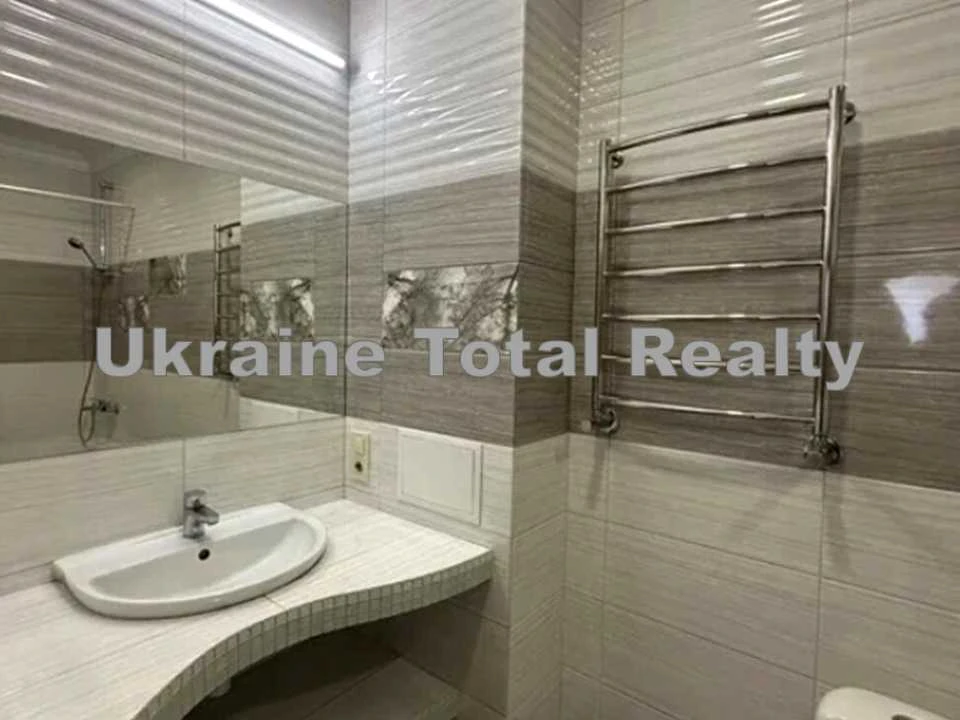 Квартира. Київ, Героїв полку "Азов" вул. (Маршала Малиновськ