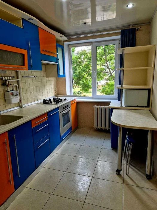 Продам трикімнатну квартиру, вул. Калинова, район Образцова