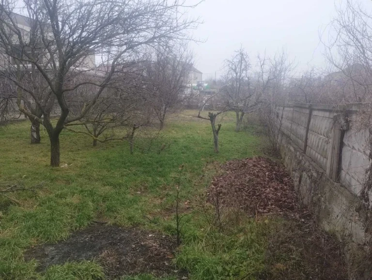 Участок на Слободке 8 соток. Фасад. правильная форма