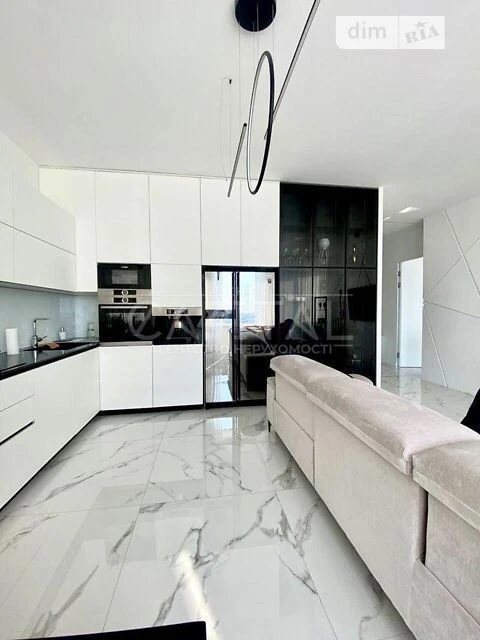 Продаж 3к квартири 112 кв. м на вул. Микільсько-Слобідська 1