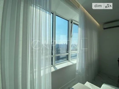 Продаж 3к квартири 112 кв. м на вул. Микільсько-Слобідська 1