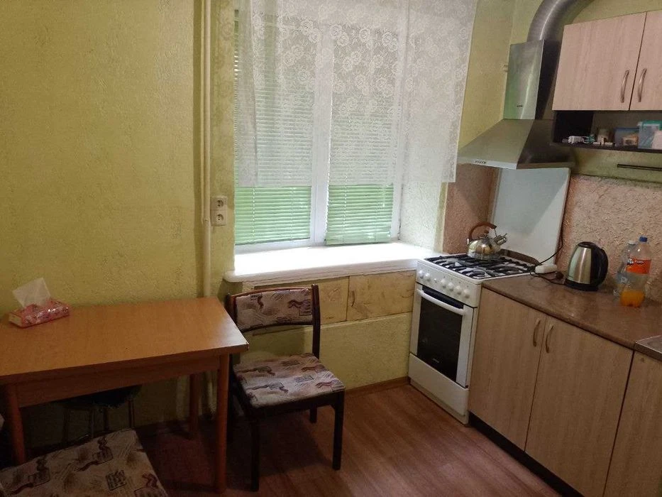 2-room apartment on Portova Street from the owner. Certificate available