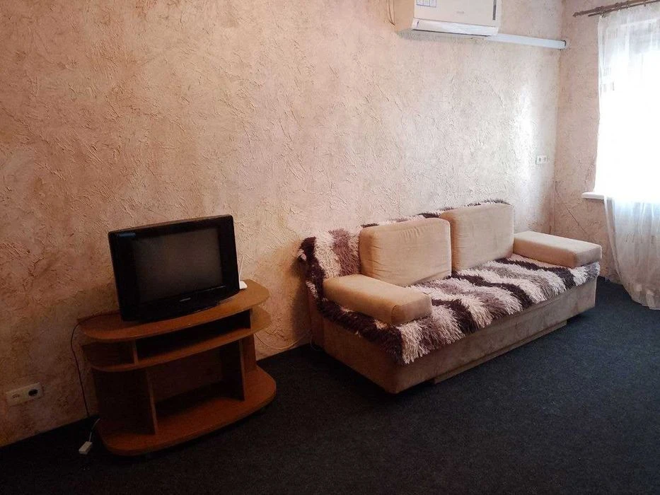 2-room apartment on Portova Street from the owner. Certificate available