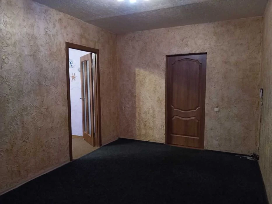 2-room apartment on Portova Street from the owner. Certificate available
