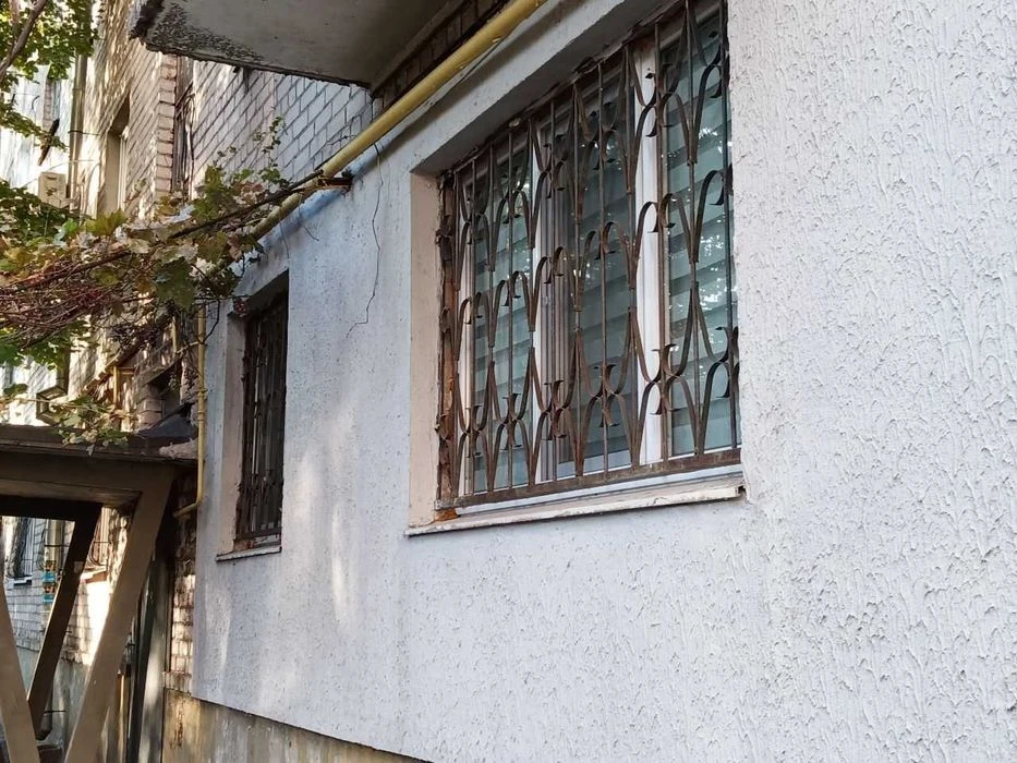 2-room apartment on Portova Street from the owner. Certificate available