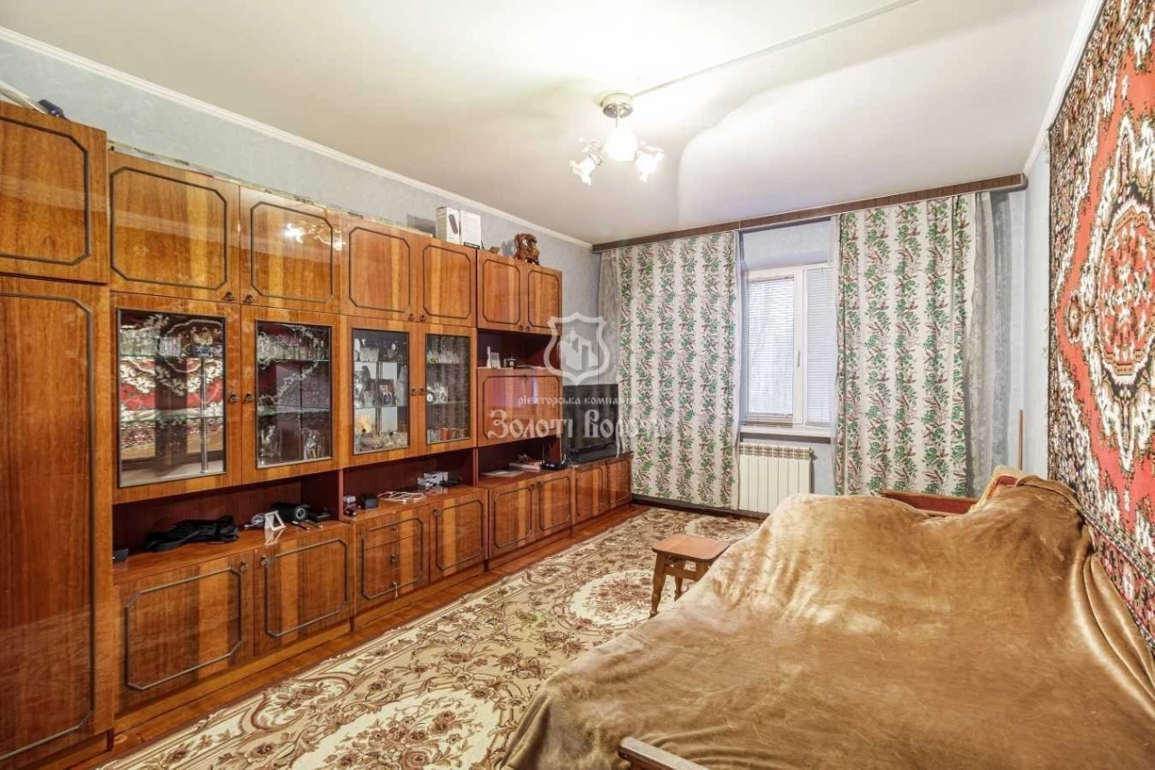 2-room apartment for sale, 53 m², Akademika Glushkova Ave.