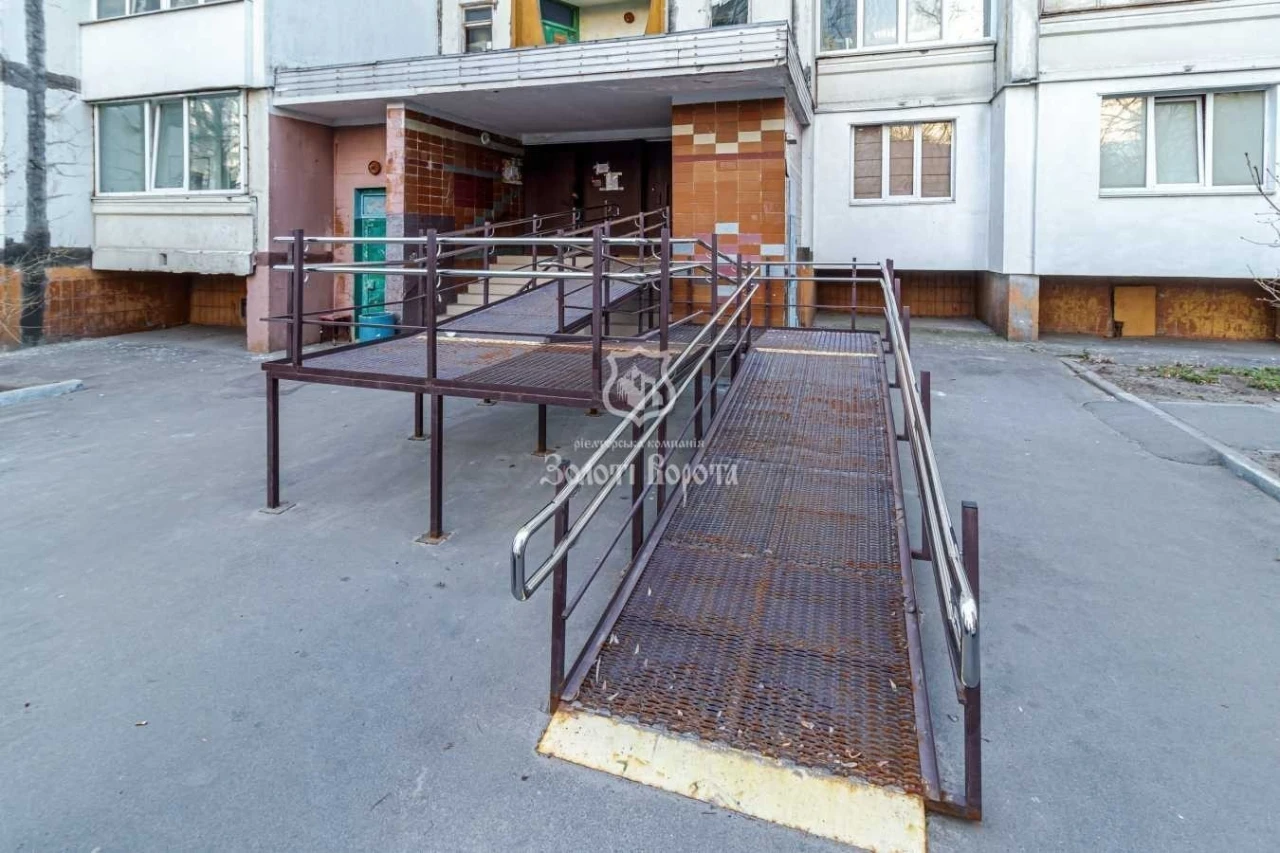 2-room apartment for sale, 53 m², Akademika Glushkova Ave.