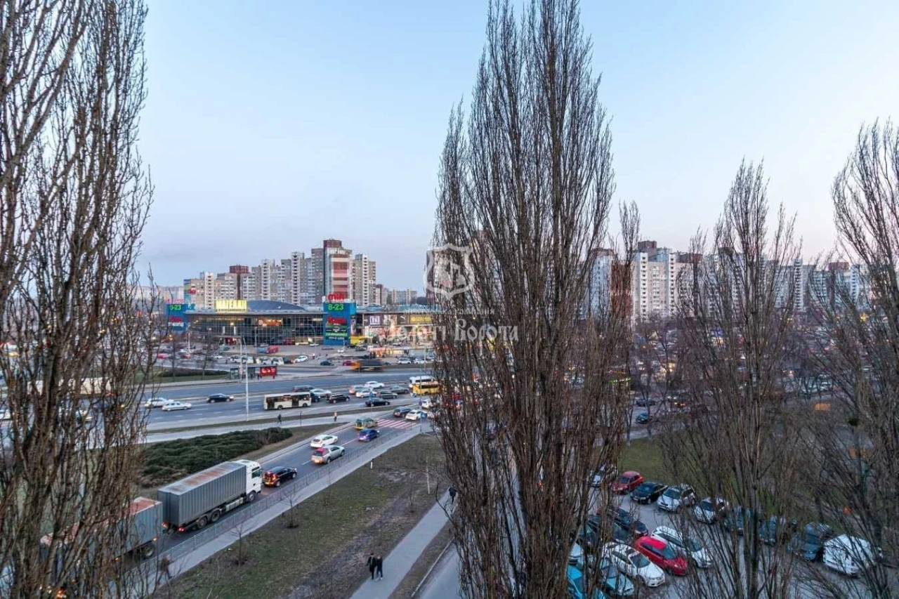 2-room apartment for sale, 53 m², Akademika Glushkova Ave.