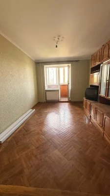 Двокімнатна з автономним опаленням в районі площі  700-річчя