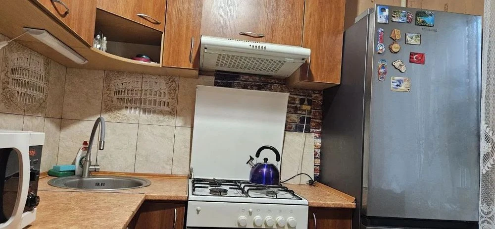 I will sell 2 pcs. apartment in the center, ul. Zhabotinsky, 3rd floor five-year