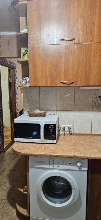 I will sell 2 pcs. apartment in the center, ul. Zhabotinsky, 3rd floor five-year