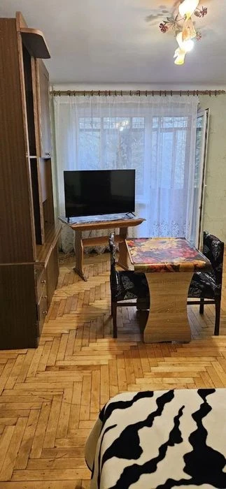 I will sell 2 pcs. apartment in the center, ul. Zhabotinsky, 3rd floor five-year