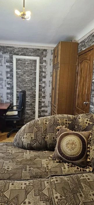 I will sell 2 pcs. apartment in the center, ul. Zhabotinsky, 3rd floor five-year