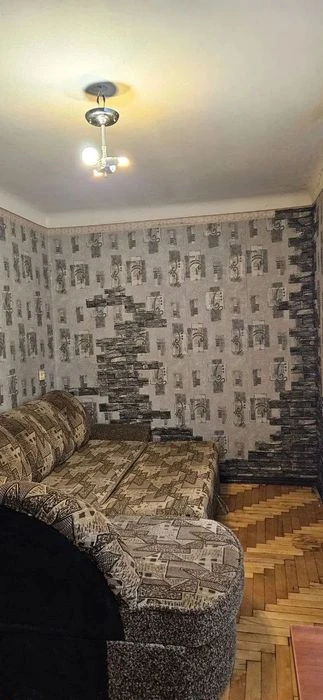 I will sell 2 pcs. apartment in the center, ul. Zhabotinsky, 3rd floor five-year