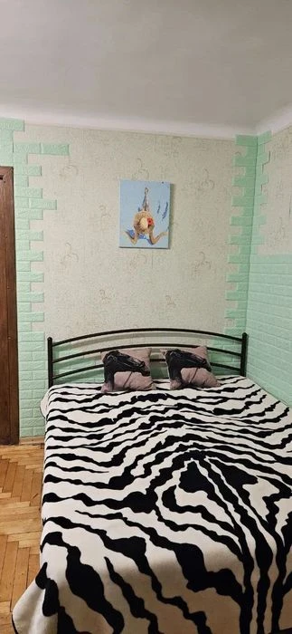 I will sell 2 pcs. apartment in the center, ul. Zhabotinsky, 3rd floor five-year