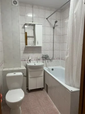 Простора 1к з капітальним ремонтом.Мінімальне оформлення 405
