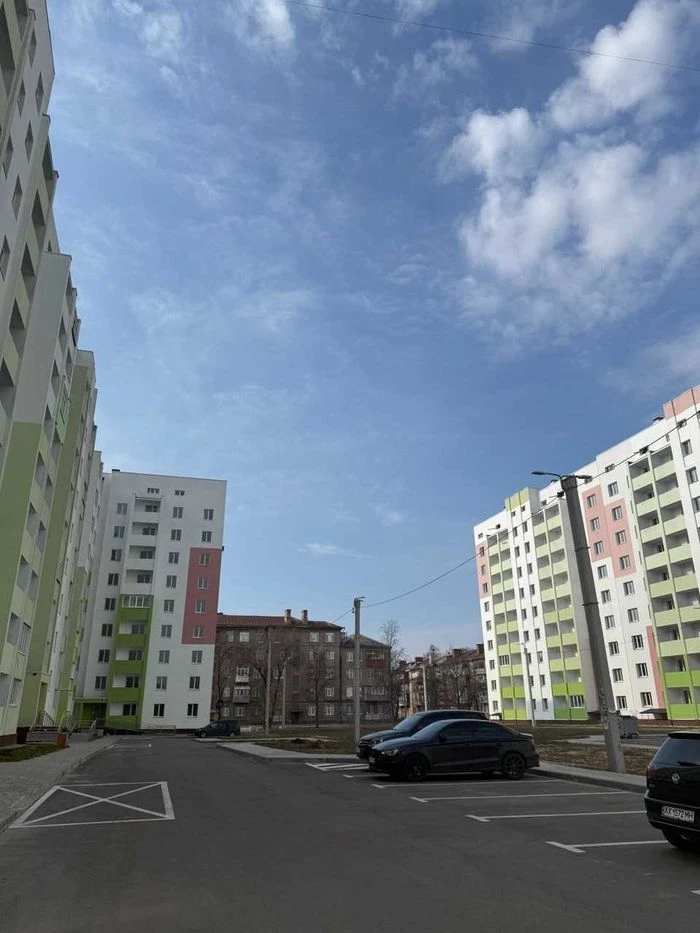 27000 LCD Mira 3 I will sell a 1-room apartment, which can be converted into 2