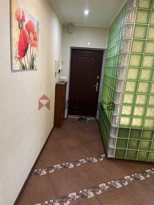 2 комнаты и кухня студия в кирпичном доме на Парковой.
