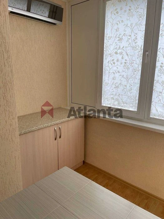 2 комнаты и кухня студия в кирпичном доме на Парковой.