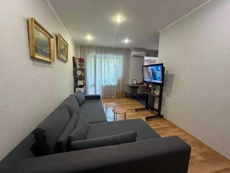 3-room apartment for sale 56m2 Pecherskyi Uzviz 15 / Center Pechersk