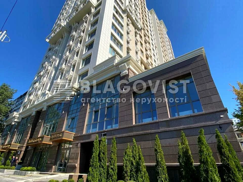 Apartment. Kyiv, Zhylyanska Street.