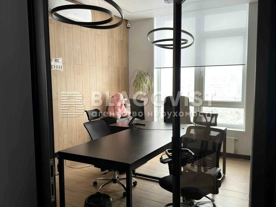 Apartment. Kyiv, Zhylyanska Street.