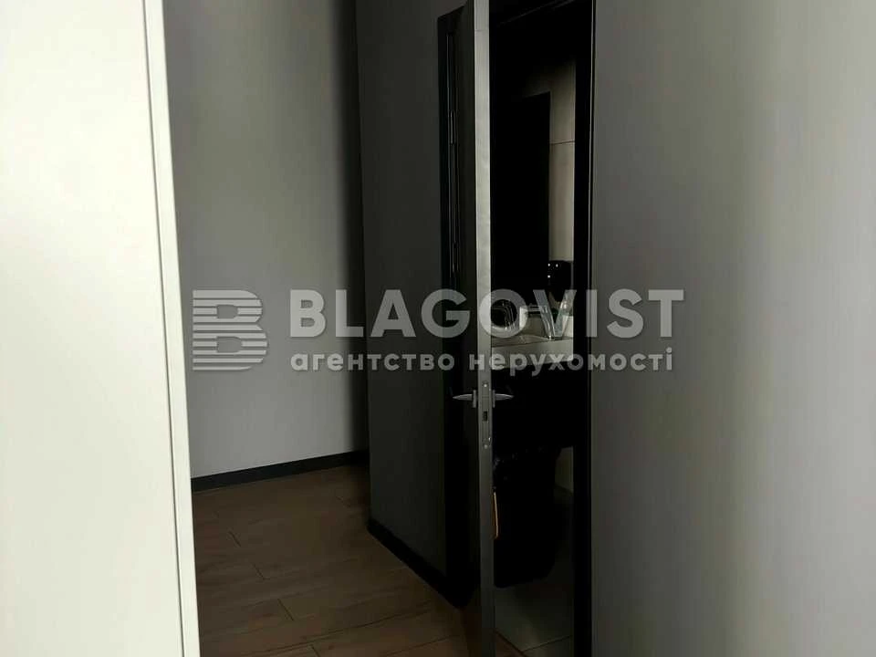 Apartment. Kyiv, Zhylyanska Street.