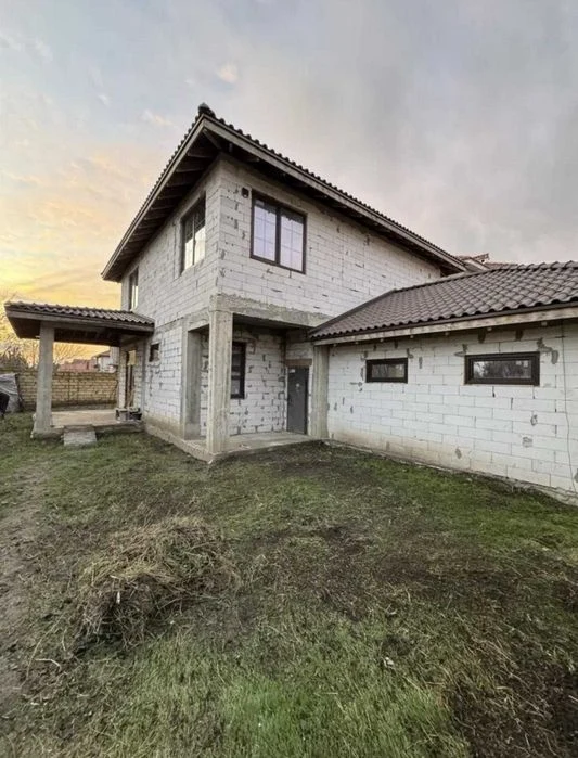 Sale of a house without repair with a total area of 240 m2. Kyiv region