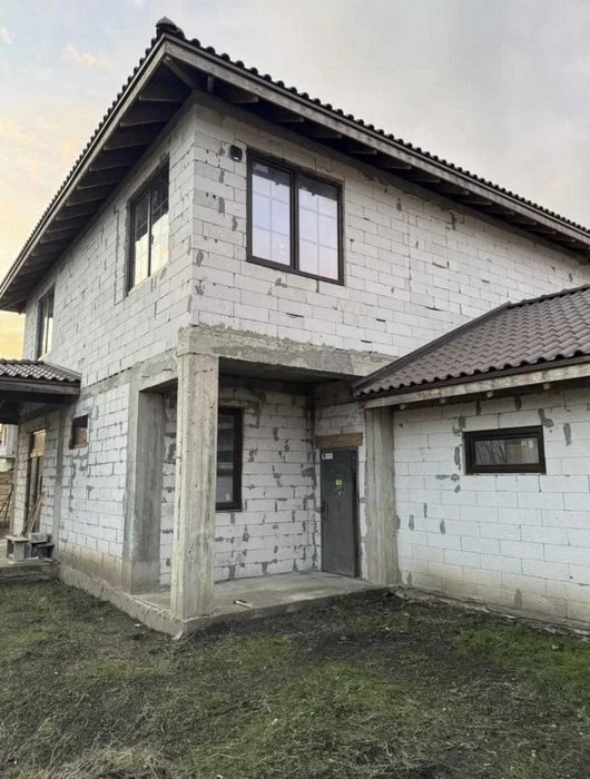 Sale of a house without repair with a total area of 240 m2. Kyiv region