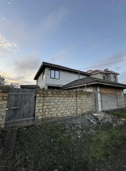 Sale of a house without repair with a total area of 240 m2. Kyiv region