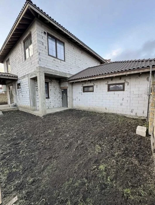 Sale of a house without repair with a total area of 240 m2. Kyiv region