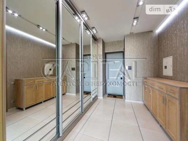 For sale 2-room apartment 56 sq. m. on Solomyanska Street 15 • ID 346