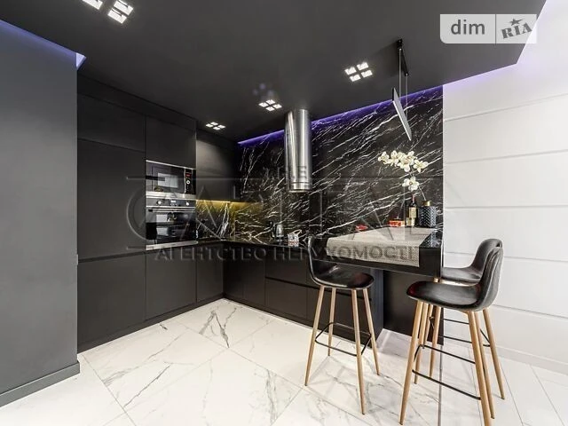 Продаж 1к квартири 56 кв. м на вул. Предславинська 53 • ID 3
