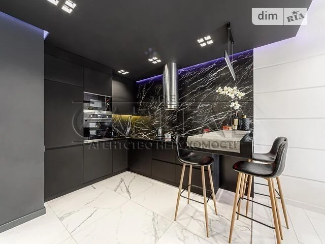Продаж 1к квартири 56 кв. м на вул. Предславинська 53 • ID 3