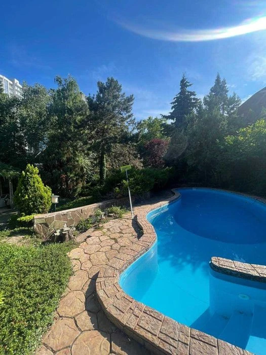 9th century B. Fontana! Homestead on 13 acres with access to the park! 1A37