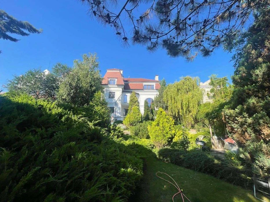 9th century B. Fontana! Homestead on 13 acres with access to the park! 1A37