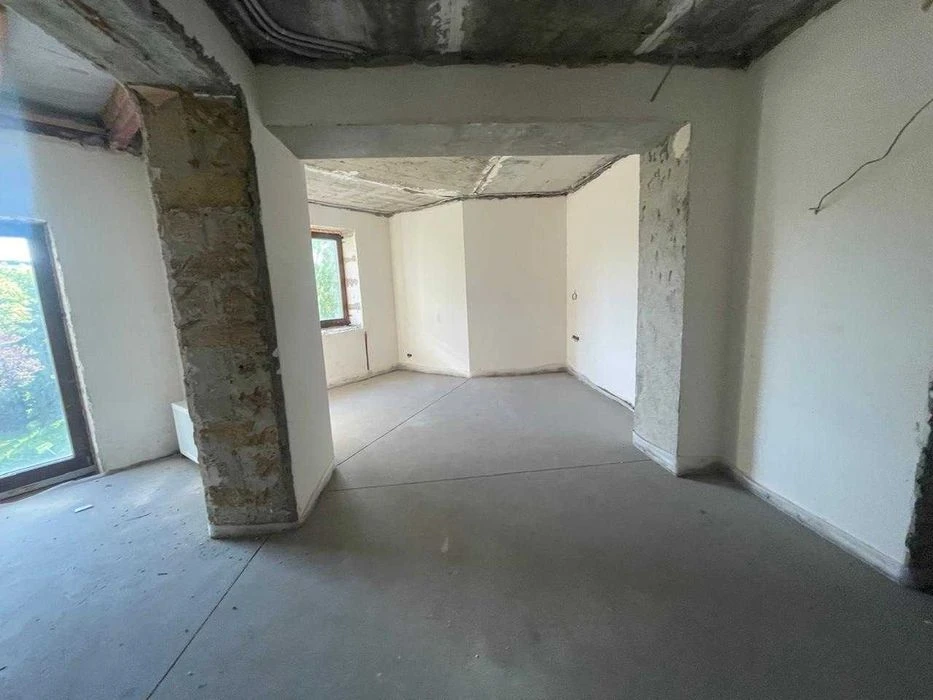9th century B. Fontana! Homestead on 13 acres with access to the park! 1A37
