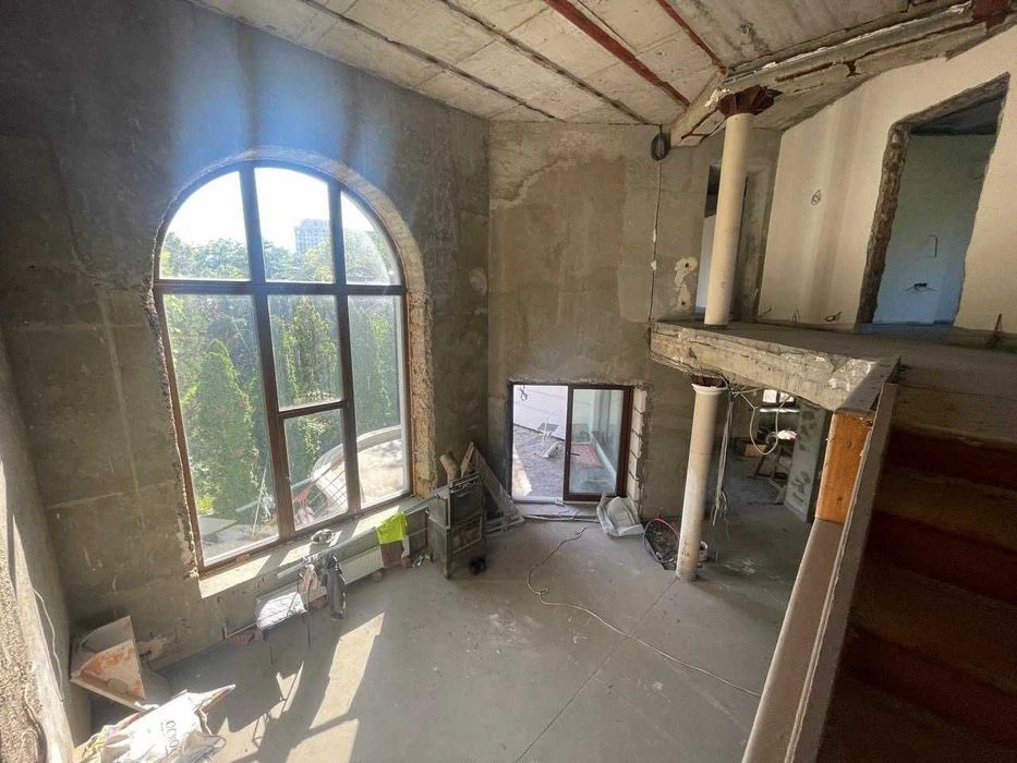 9th century B. Fontana! Homestead on 13 acres with access to the park! 1A37