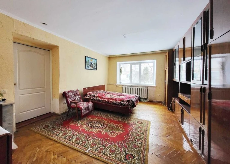 Sale of part of a house in the Center