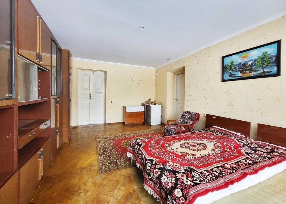 Sale of part of a house in the Center