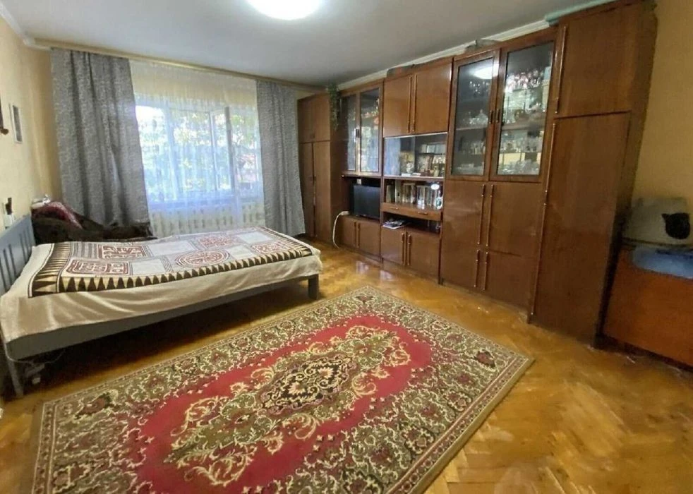 Sale of part of a house in the Center
