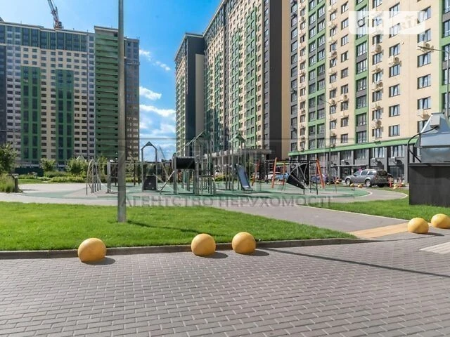 Продаж 2к квартири 78 кв. м на вул. Михайла Максимовича 32Б