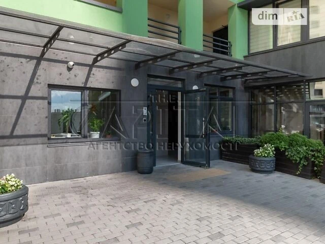 Продаж 2к квартири 78 кв. м на вул. Михайла Максимовича 32Б