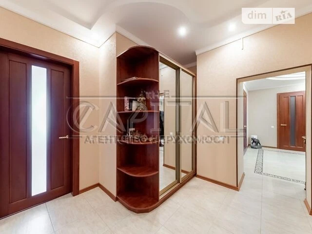 Sale of 4-room apartment 180 sq. m. on Konovaltsya Yevhena 36B street •