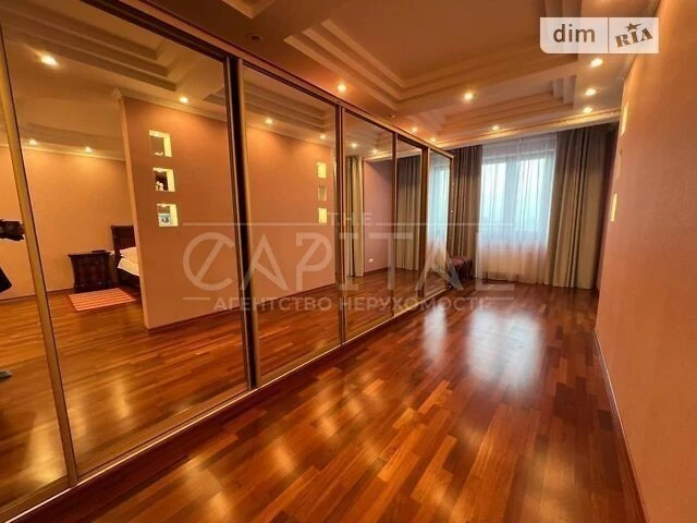 Sale of 4-room apartment 180 sq. m. on Konovaltsya Yevhena 36B street •
