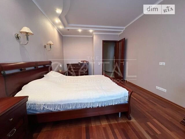 Sale of 4-room apartment 180 sq. m. on Konovaltsya Yevhena 36B street •